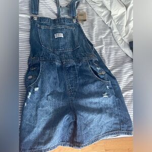 Levi’s women’s short overalls size XS new with tags